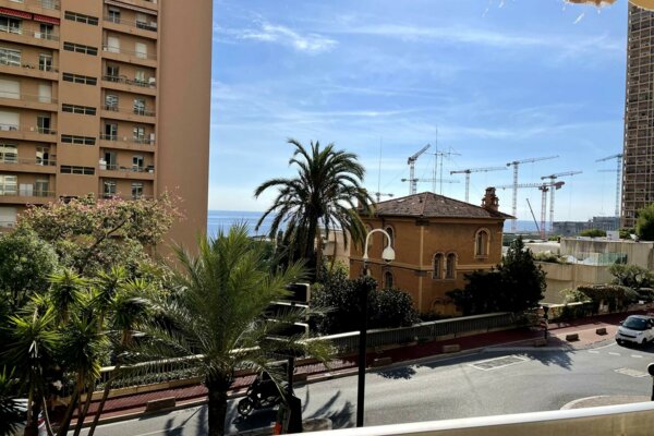 2 BEDROOMS TO BE RENOVATED IN THE BEACH AREA WITH PARKING & CELLAR