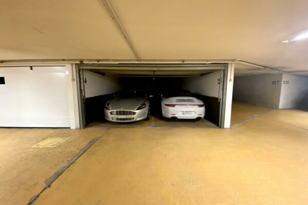 MONACO ACANTHES VERY SPACIOUS CLOSED PARKING SPACE